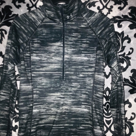 UnderArmour  *LIKE NEW* Cold Gear w/Thumbholes NWOT - Picture 4 of 6